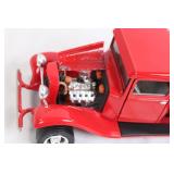Die-Cast Red Vintage Pickup Truck Model with Opening Hood Die-Cast Red Vintage Pickup Truck Model with Opening Hood
