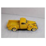 1:18 Scale 1937 Studebaker Coupe Express Pickup Diecast Model by Road Signature 1:18 Scale 1937 Studebaker Coupe Express Pickup Diecast Model by Road Signature