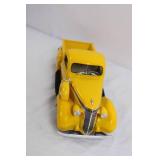 1:18 Scale 1937 Studebaker Coupe Express Pickup Diecast Model by Road Signature 1:18 Scale 1937 Studebaker Coupe Express Pickup Diecast Model by Road Signature
