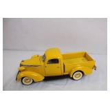 1:18 Scale 1937 Studebaker Coupe Express Pickup Diecast Model by Road Signature 1:18 Scale 1937 Studebaker Coupe Express Pickup Diecast Model by Road Signature
