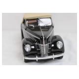 1:18 Scale 1940 Ford Convertible Diecast Model Car with Removable Top 1:18 Scale 1940 Ford Convertible Diecast Model Car with Removable Top