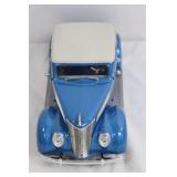 1:18 Scale 1937 Ford Convertible Die-Cast Model Car with Top 1:18 Scale 1937 Ford Convertible Die-Cast Model Car with Top