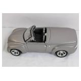 Maisto 1:18 Scale 2000 Chevrolet SSR Diecast Model Car Maisto 1:18 Scale 2000 Chevrolet SSR Diecast Model Car