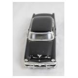 Welly 1:24 Scale 1953 Ford Crestline Model Car Black Welly 1:24 Scale 1953 Ford Crestline Model Car Black