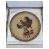 Goebel Hummel 1973 Annual Collectible Porcelain Plate with Box Goebel Hummel 1973 Annual Collectible Porcelain Plate with Box