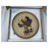 Goebel Hummel 1973 Annual Collectible Porcelain Plate with Box Goebel Hummel 1973 Annual Collectible Porcelain Plate with Box