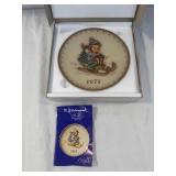 1975 Goebel M.I. Hummel Annual Plate with Original Box and Insert 1975 Goebel M.I. Hummel Annual Plate with Original Box and Insert