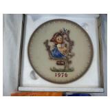 1976 Goebel M.J. Hummel Annual Plate with Box and Certificates 1976 Goebel M.J. Hummel Annual Plate with Box and Certificates