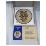 1977 Goebel M.J. Hummel Annual Collector Plate with Box and Certificate 1977 Goebel M.J. Hummel Annual Collector Plate with Box and Certificate