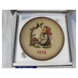 1978 Goebel M.J. Hummel Annual Porcelain Plate with Box and Insert 1978 Goebel M.J. Hummel Annual Porcelain Plate with Box and Insert