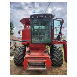 1987 1660 Case IH Combine - 2 Wheel Drive w/Corn & Grain Heads