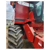 1987 1660 Case IH Combine - 2 Wheel Drive w/Corn & Grain Heads