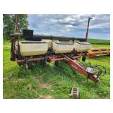White 6100 6-Row Planter with Fertilizer and Seed Boxes