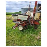 White 6100 6-Row Planter with Fertilizer and Seed Boxes