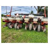 White 6100 6-Row Planter with Fertilizer and Seed Boxes
