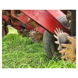 White 6100 6-Row Planter with Fertilizer and Seed Boxes