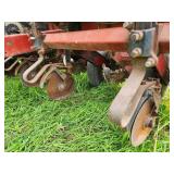 White 6100 6-Row Planter with Fertilizer and Seed Boxes