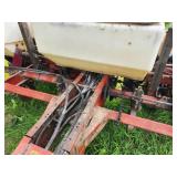 White 6100 6-Row Planter with Fertilizer and Seed Boxes