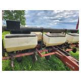 White 6100 6-Row Planter with Fertilizer and Seed Boxes