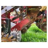 White 6100 6-Row Planter with Fertilizer and Seed Boxes