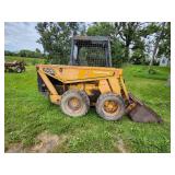 Mustang 445 Skid Steer Loader with Bucket Attachment