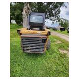 Mustang 445 Skid Steer Loader with Bucket Attachment