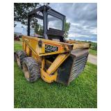 Mustang 445 Skid Steer Loader with Bucket Attachment