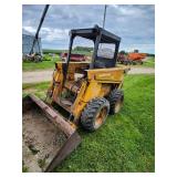 Mustang 445 Skid Steer Loader with Bucket Attachment
