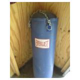 Everlast heavy duty punching bag wi... Everlast heavy duty punching bag wi...