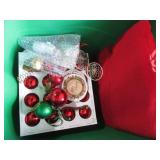 2-covered totes containing a variet... 2-covered totes containing a variet...