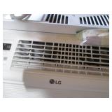 Near new LG 6000btu window air cond... Near new LG 6000btu window air cond...