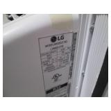 Near new LG 6000btu window air cond... Near new LG 6000btu window air cond...