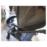 Modes folding up baby stroller... Modes folding up baby stroller...