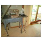 Vintage Wood Sewing machine table w... Vintage Wood Sewing machine table w...