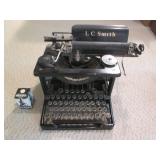 Vintage LC Smith Manual typewriter... Vintage LC Smith Manual typewriter...