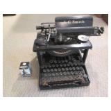 Vintage LC Smith Manual typewriter... Vintage LC Smith Manual typewriter...