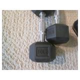 Lot of pool cues and assorted weigh... Lot of pool cues and assorted weigh...