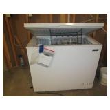 Clean Magic Chef chest freezer... Clean Magic Chef chest freezer...