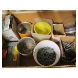 Plastic shelf measuring 31 x 16 x 5... Plastic shelf measuring 31 x 16 x 5...