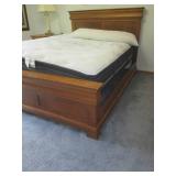 Sturdy hardwood queen size bed fram... Sturdy hardwood queen size bed fram...