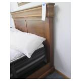 Sturdy hardwood queen size bed fram... Sturdy hardwood queen size bed fram...