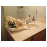 Contents of bathroom includes beaut... Contents of bathroom includes beaut...