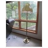 A lovely vintage style lamp and 2 f... A lovely vintage style lamp and 2 f...