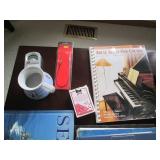Beautiful dark tone hardwood 6-draw... Beautiful dark tone hardwood 6-draw...