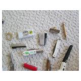 Lot of vintage knives and razors, a... Lot of vintage knives and razors, a...