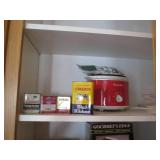 Vintage spice tins, crockpot, knife... Vintage spice tins, crockpot, knife...