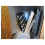 Metal bakeware pans and sheets, dri... Metal bakeware pans and sheets, dri...
