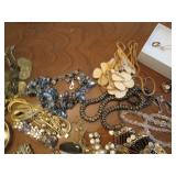 Large lot of fine costume jewlery... Large lot of fine costume jewlery...