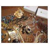 Large lot of fine costume jewlery... Large lot of fine costume jewlery...