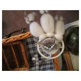 Picnic baskets and assortment of ho... Picnic baskets and assortment of ho...